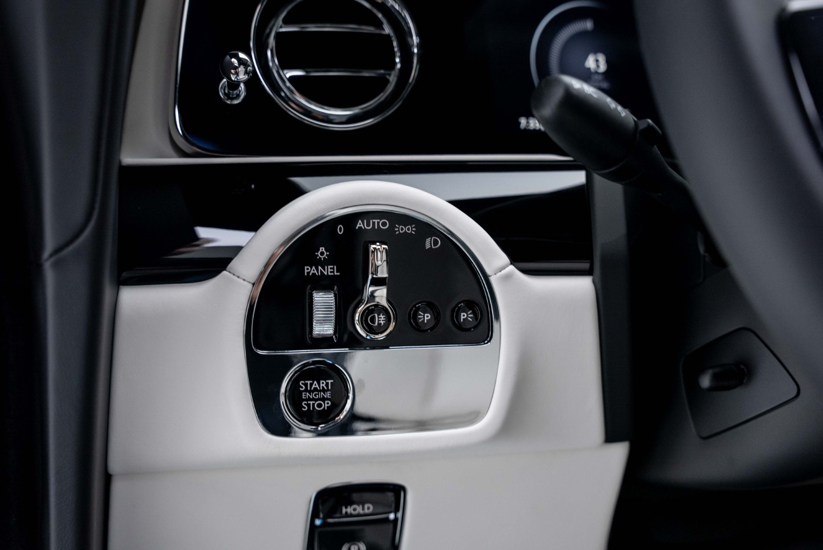 2025 ROLLS ROYCE SPECTRE. BESPOKE SOUND SYSTEM. IMMERSIVE SEATS. MAIN DEALER WARRANTY AND SERVICE.
